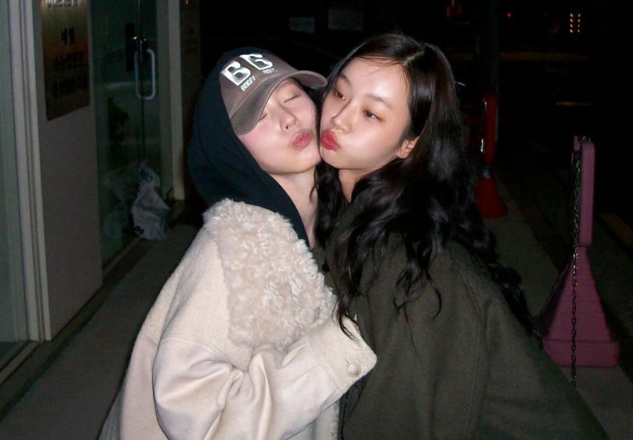 李惠利赵美延连续三年一起过圣诞
美女贴贴！