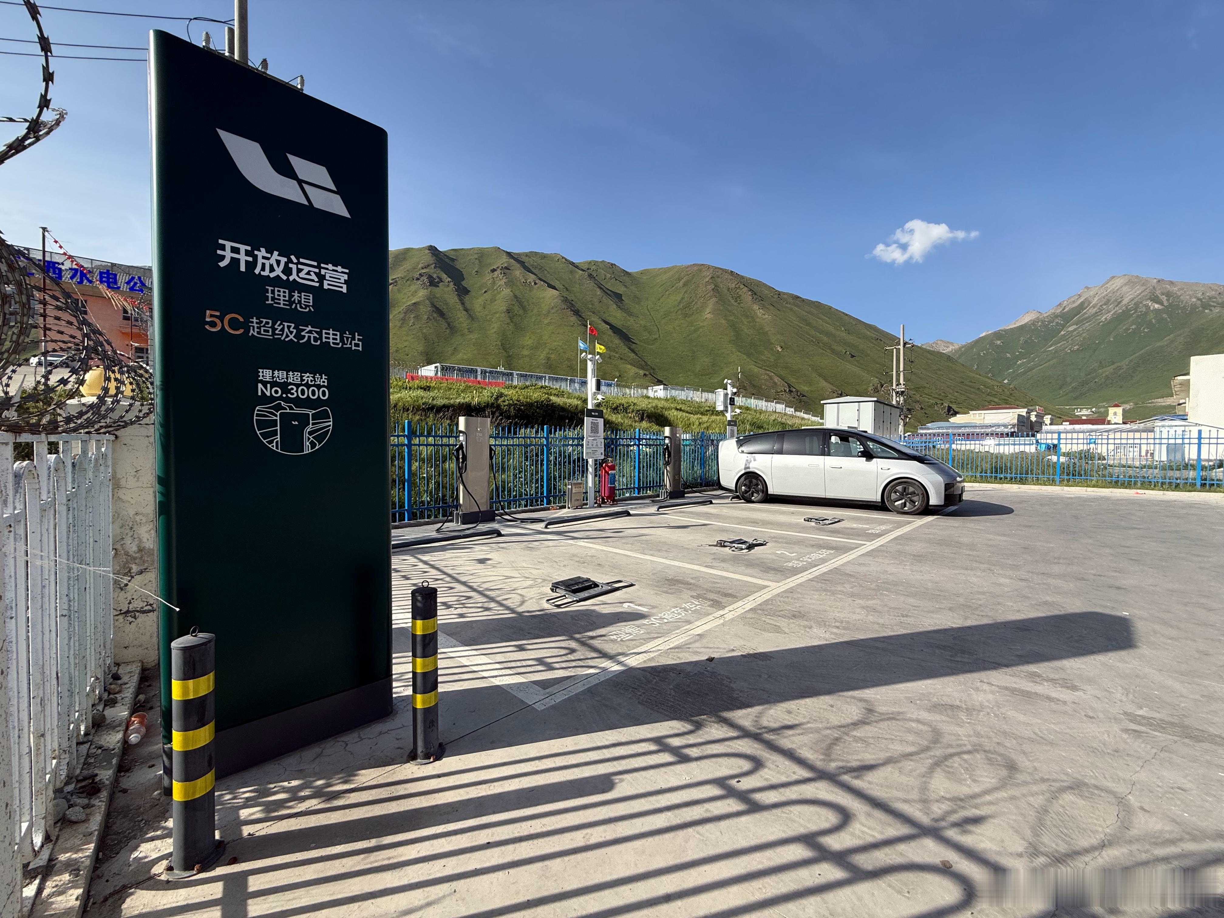 充电这个事讲运气，我最后一个来最后一个走……理想的第3000座超充站打卡成功！理