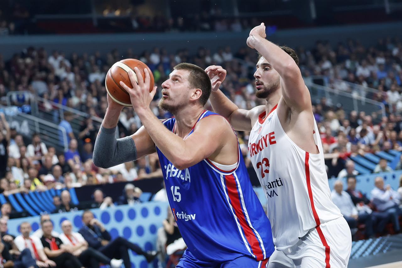 约基奇：罚球加抢断加篮板，统治攻防，直接拿下比赛，希望你在NBA也那么硬？？？