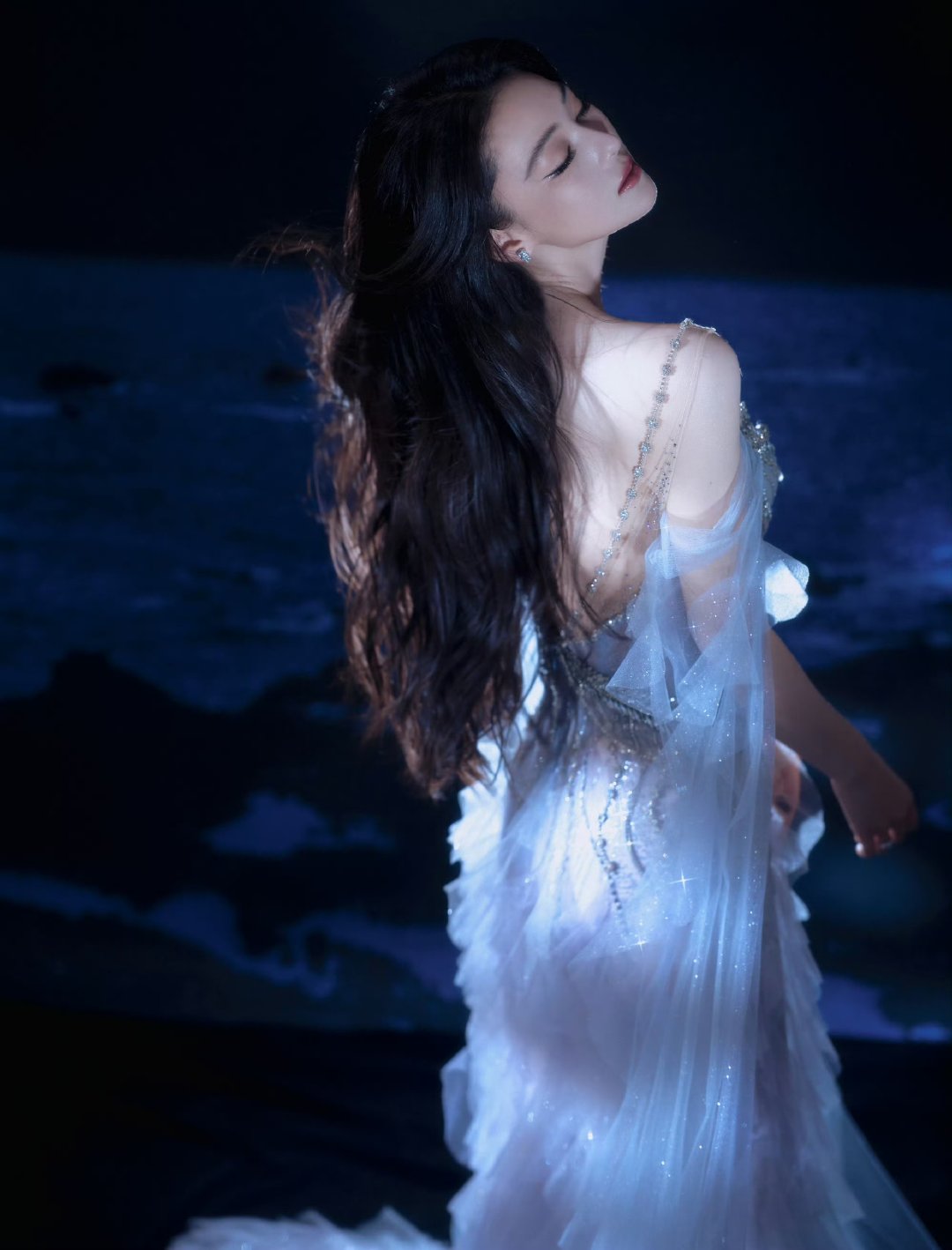 张馨予这组照片真的绝了！ 