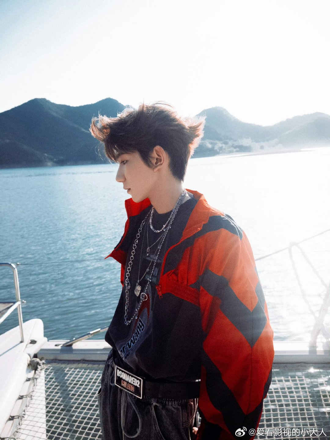 王源春天分享一组专辑花絮图王源3月的最后一天 王源3月的最后一天分享一组花絮图 