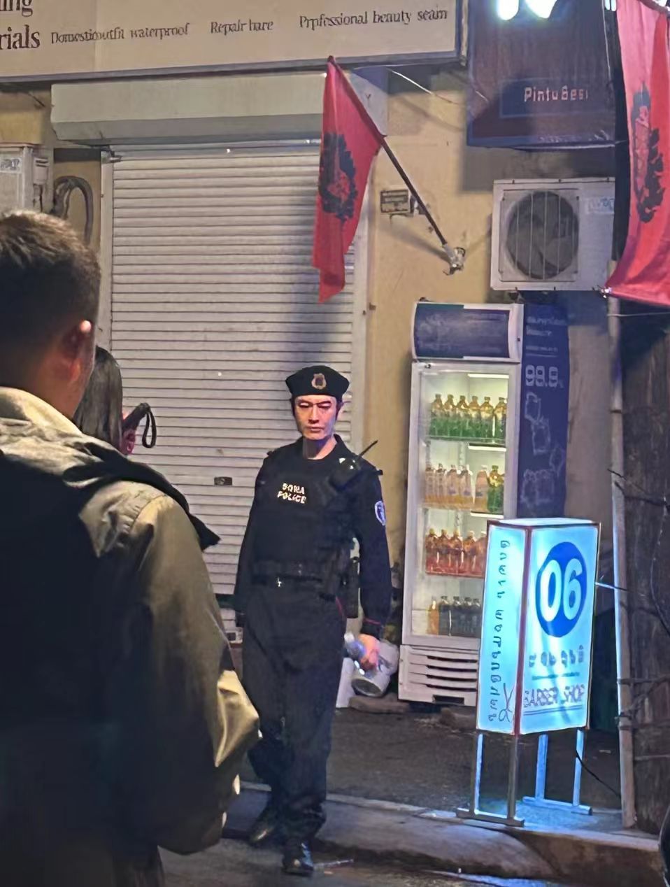 青岛偶遇黄晓明拍戏黄晓明青岛拍戏被偶遇 5月2日，有网友在青岛偶遇黄晓明 《大神