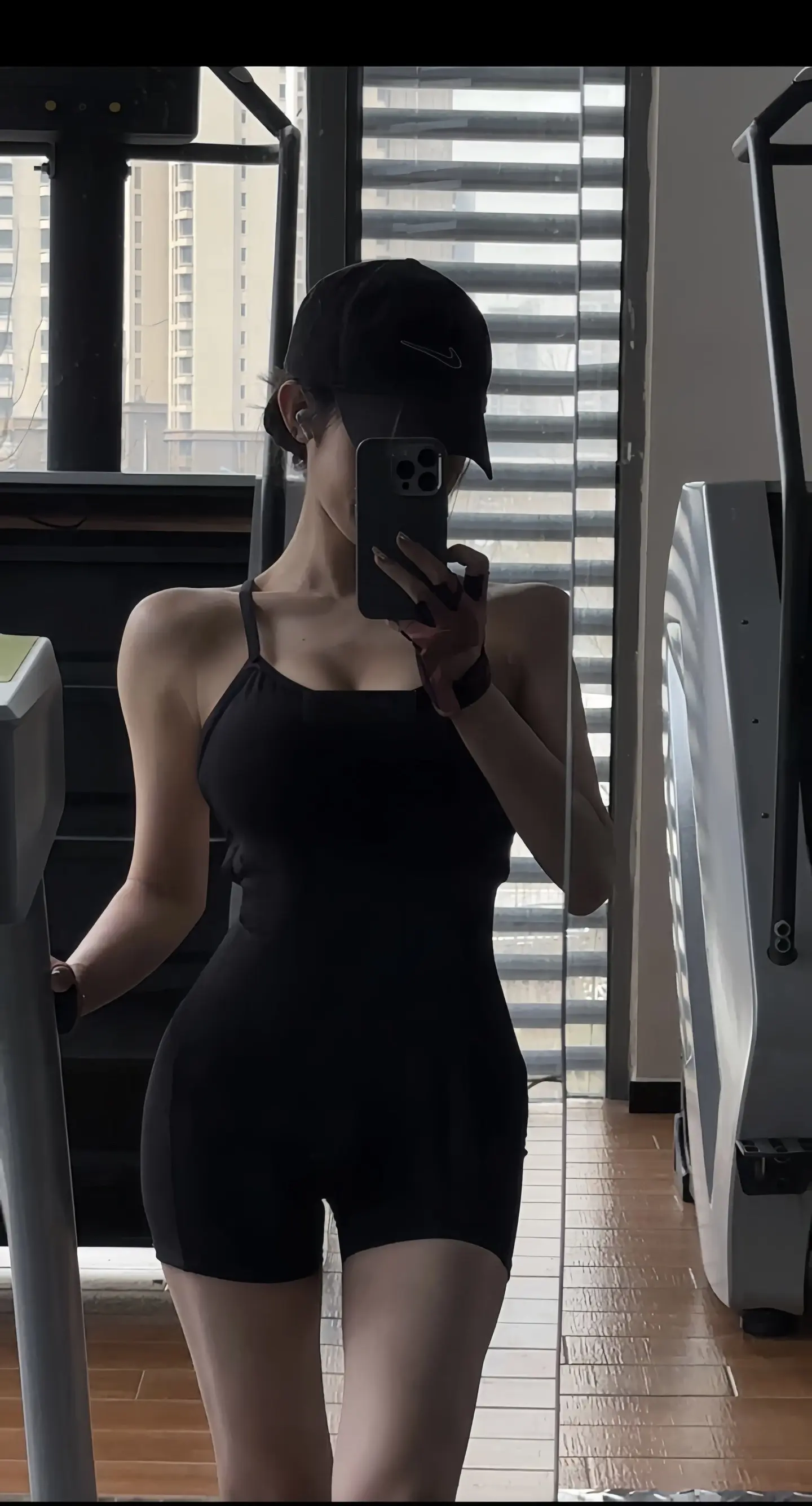 我爱我的明媚 也接受我的破碎。