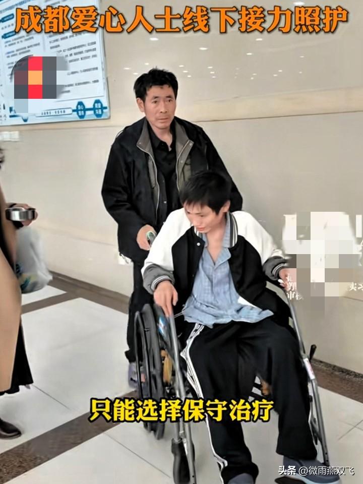 18岁，60斤。

如果不是亲眼看到，谁敢信这是一个成年小伙子的体重？

看着小