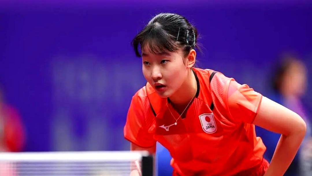 你敢信？日本天才张本美和0-3被国乒陪练何卓佳按在地上摩擦，前两局加起来才拿8分