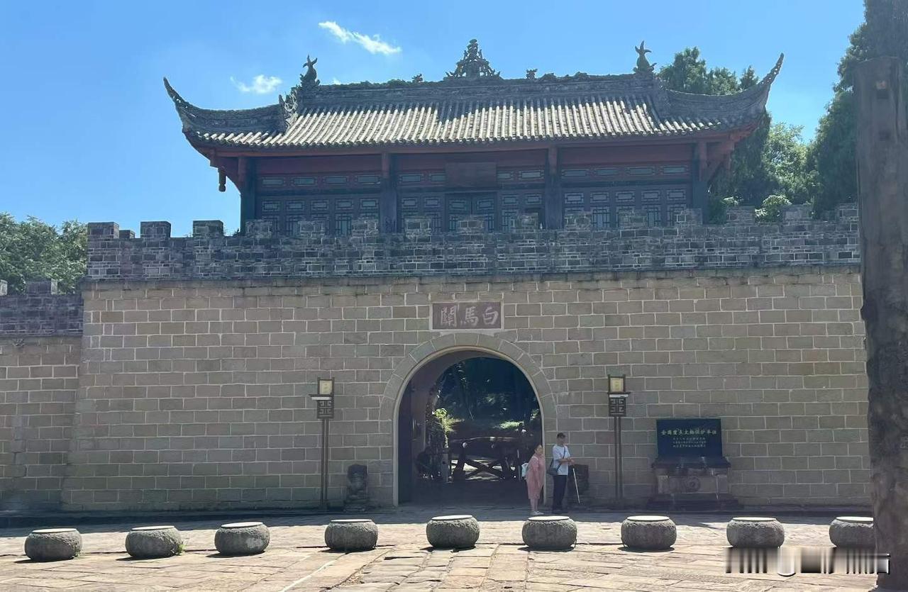 德阳一日游：白马关庞统祠
图文原创：林姐姐
热点观点畅聊会