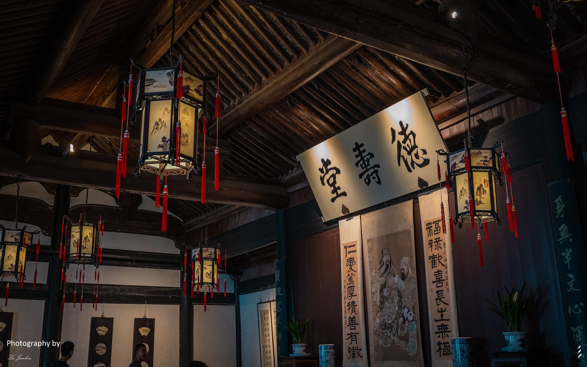 浙江绍兴鲁迅故里，是鲁迅诞生和青少年时期生活过的故土。鲁迅故里占地面积约50公顷