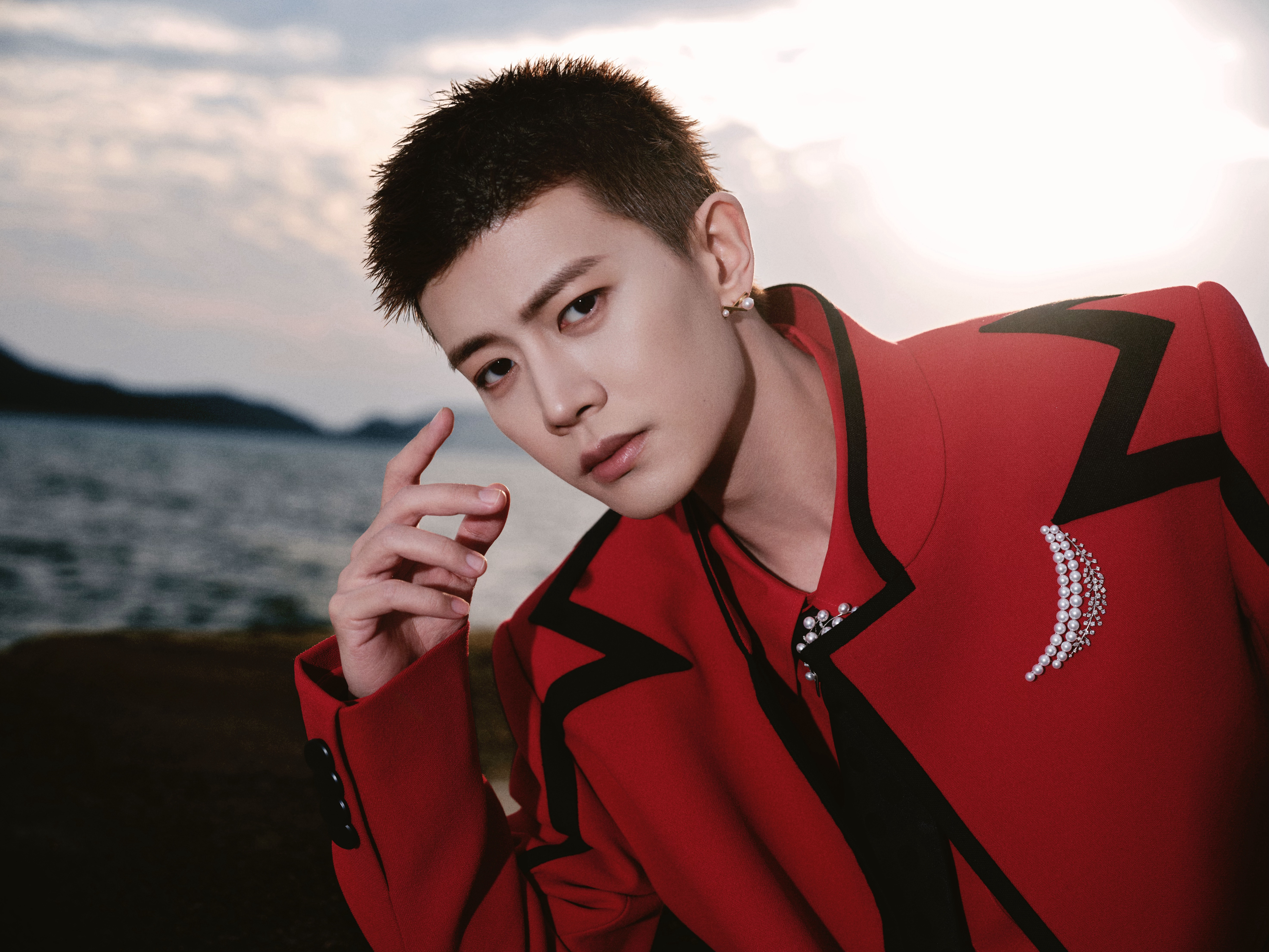 任嘉伦任嘉伦点燃新的年光任嘉伦每次澳门都不白来江苏卫视跨年 想像是红色海洋，舞台