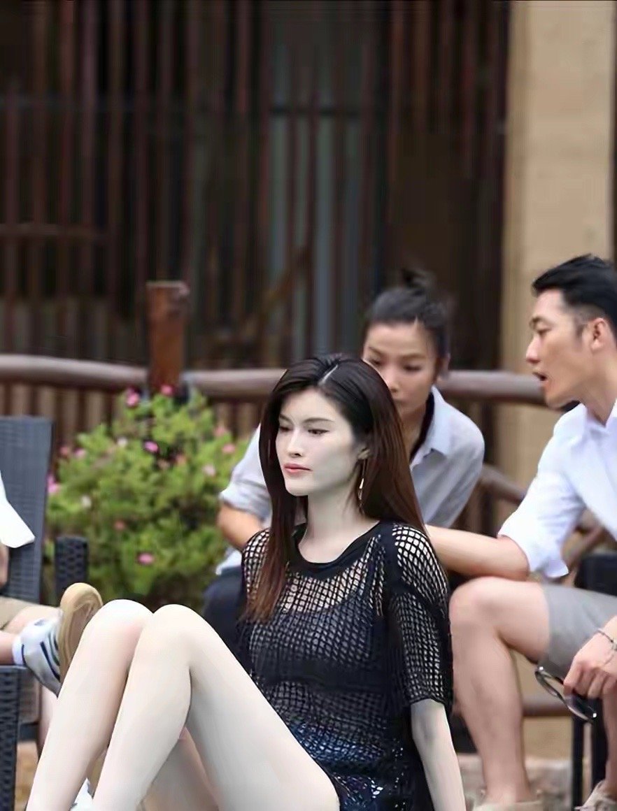 一婚嫁假富豪？二婚嫁陈伟霆，超模何穗现状，给二婚女人上了一课 