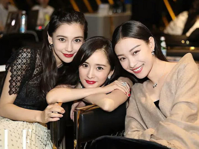 杨幂她们三个人真的各有各的美啊 ​​​