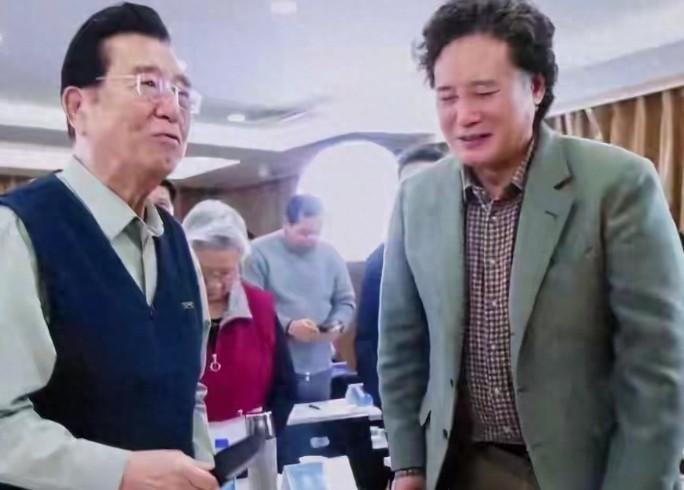 李双江庆祝87岁生日。他激动落泪：要唱到90岁！
 
原来唱的确实是无人能及。