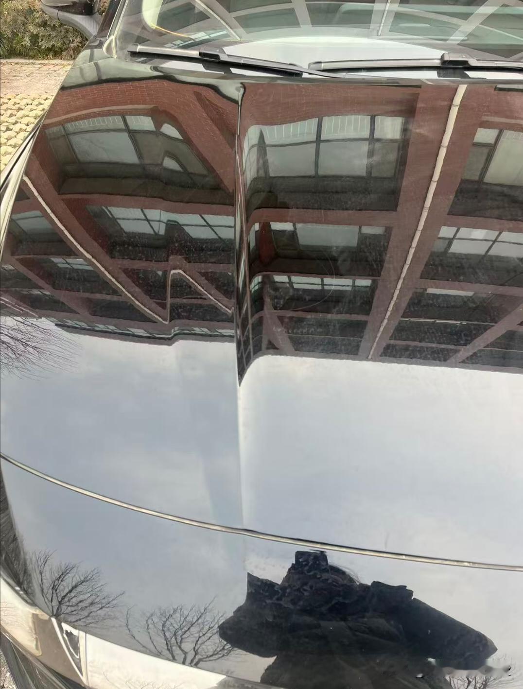 车漆有划痕，突然发现车身上出现了很多划痕
突然发现车身上出现了很多划痕，有竖着的