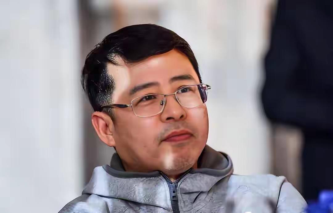 40岁飞行员包养女大学生10年，让她退700万后续，女方被判12年如此惊人的事件