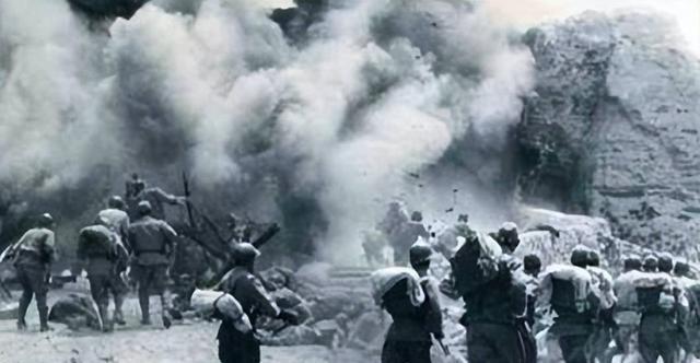 1943年，国民党官员庞炳勋投敌叛国残忍砍下了30多名八路军的头颅，并将尸体扔到