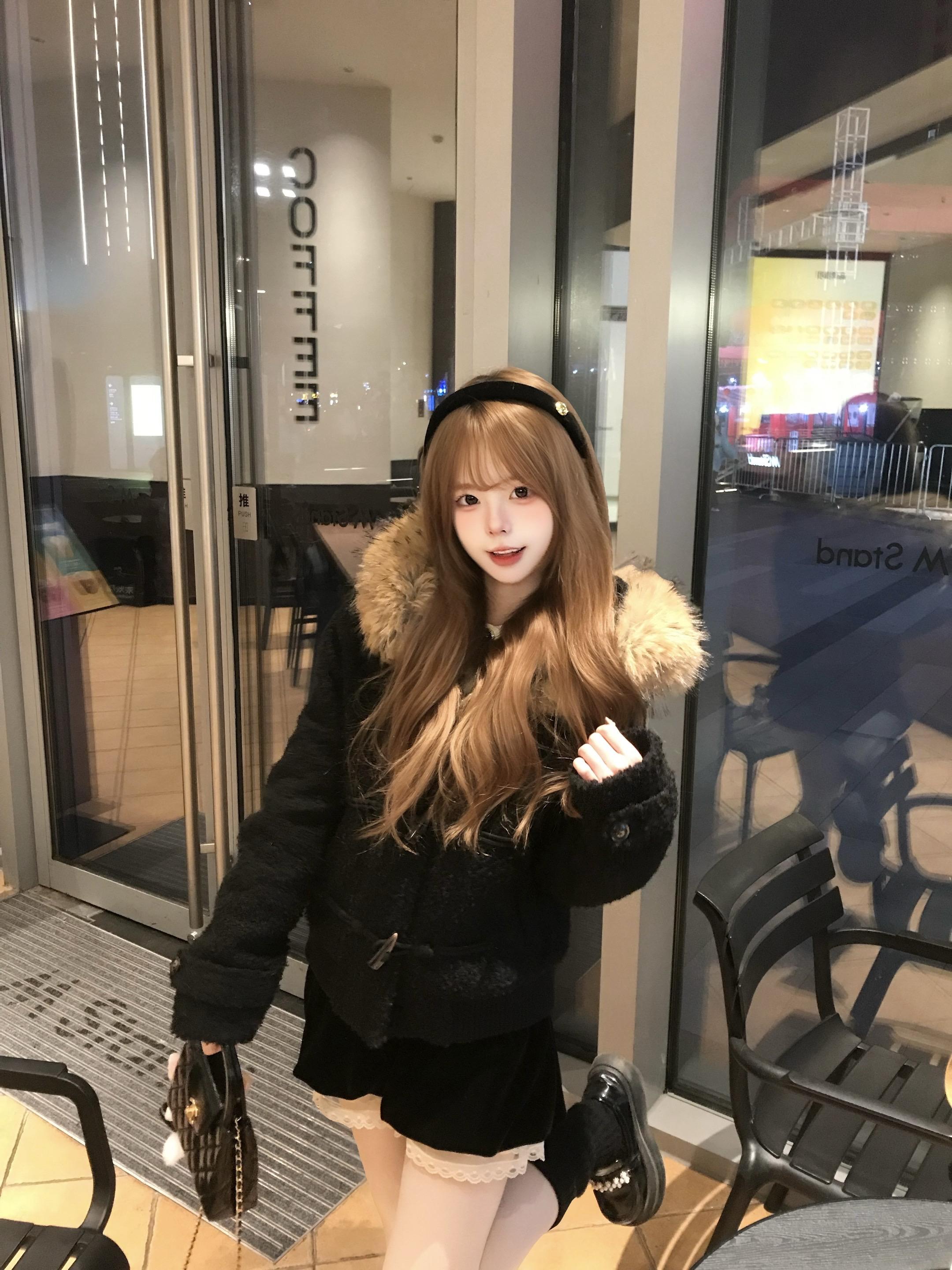 对不起总是离你那么远 其实我的心 也好想再离你近一点