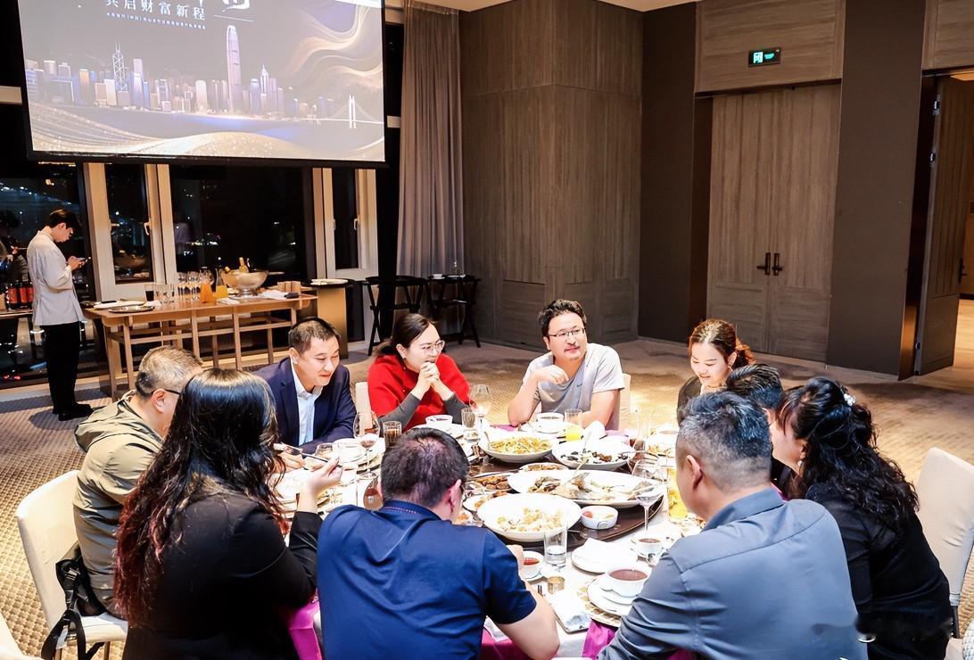 （1475）：孩子，早上好。今天又是一个热天，深圳气温将要达到25摄氏度，体感温