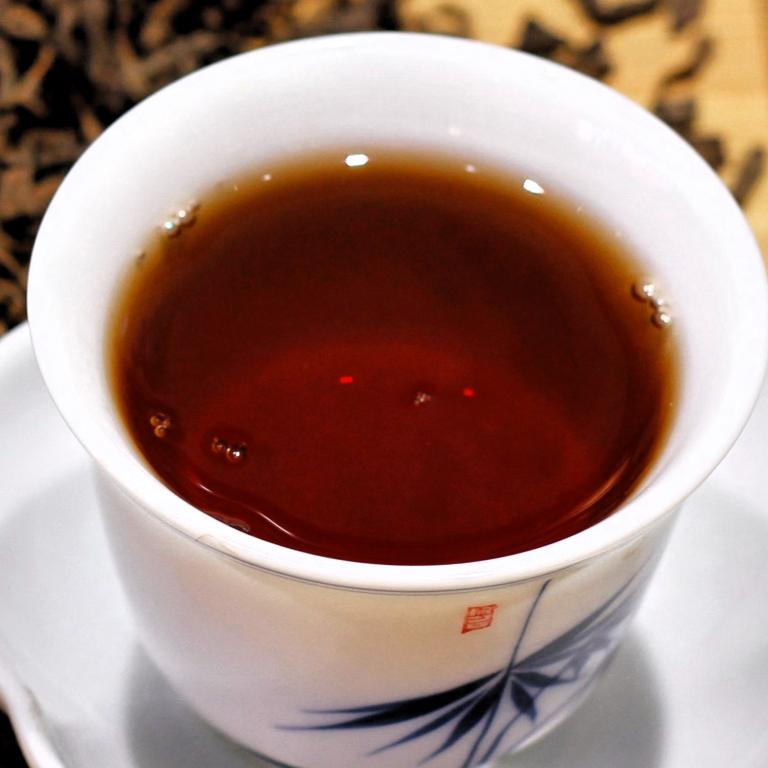 怕浪费水，怕麻烦，泡茶前不用沸水提前温杯暖壶，建议别喝普洱茶，泡茶器提温不够，等