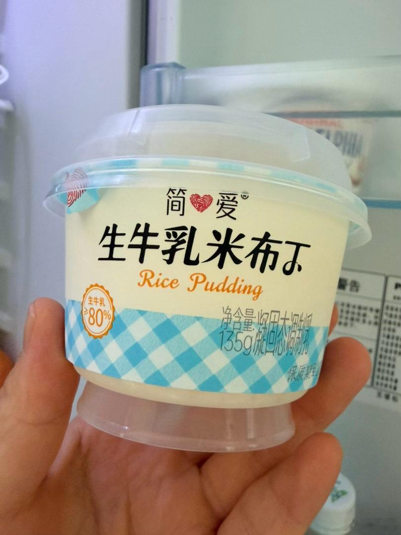 可儿爱吃的零食如图我总结出来了，她喜欢大米呀、麦子呀的原香味，非常朴素。她还喜欢