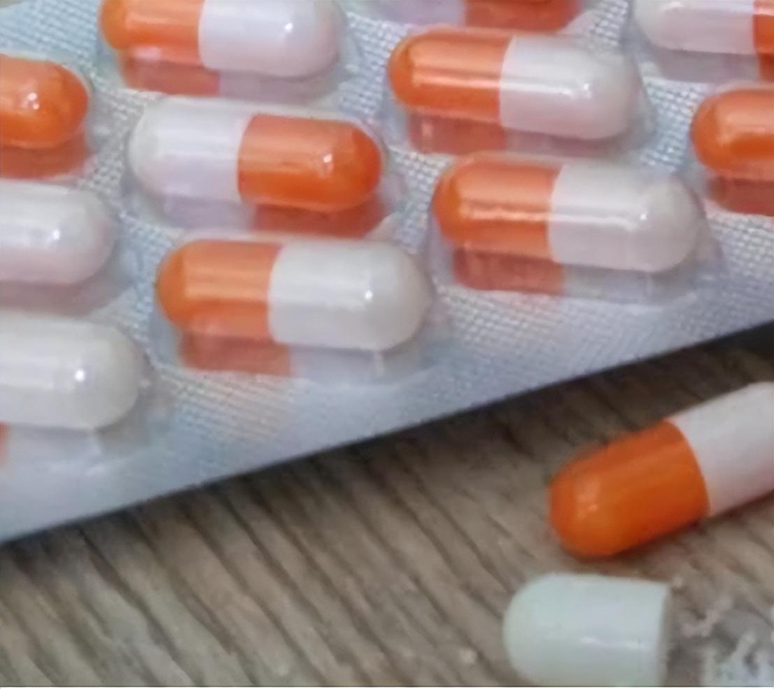 “阿莫西林”是消炎药？提醒：真正的消炎药只有2种，别用错了

嗓子发炎了吃点阿莫