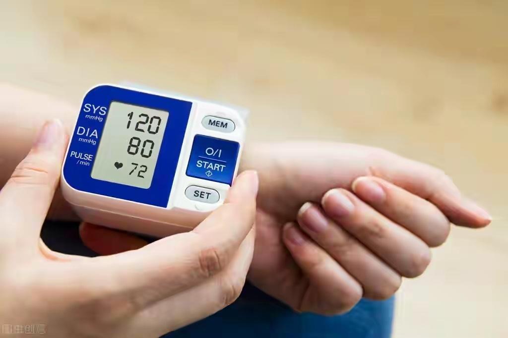 糖尿病患者经常头晕？警惕这6个因素！1、低血糖发生低血糖，可能出现头晕、心慌、手