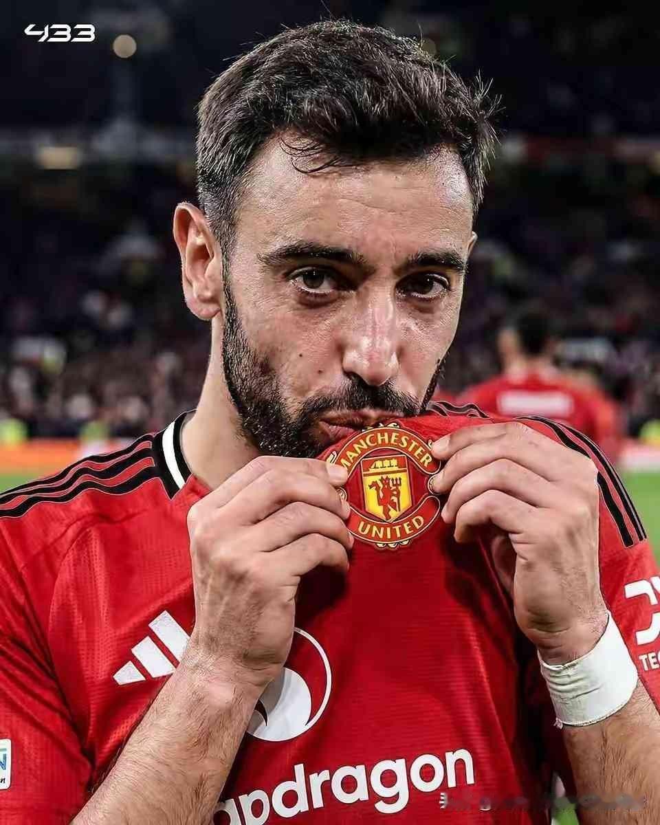 B费伤了。要缺一个月。
就这句话，我盯着看了好一会儿。心里不是滋味。
网上多少人