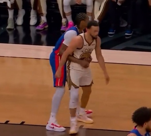 防守库里是这样的  