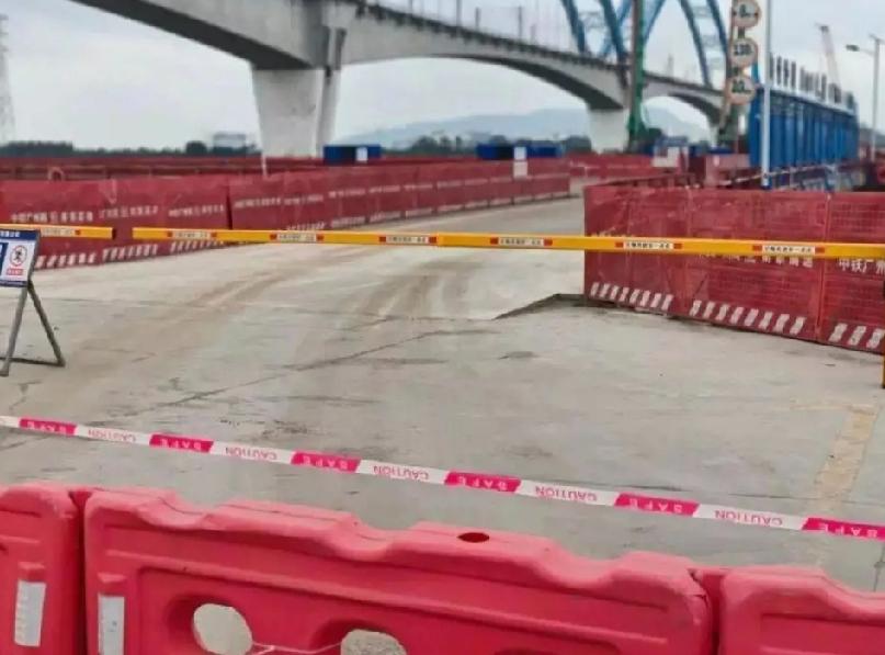 一家五口绝灭谁之过？
处在建设之中(现已停工）的广东南海至新会高速公路配合西江特