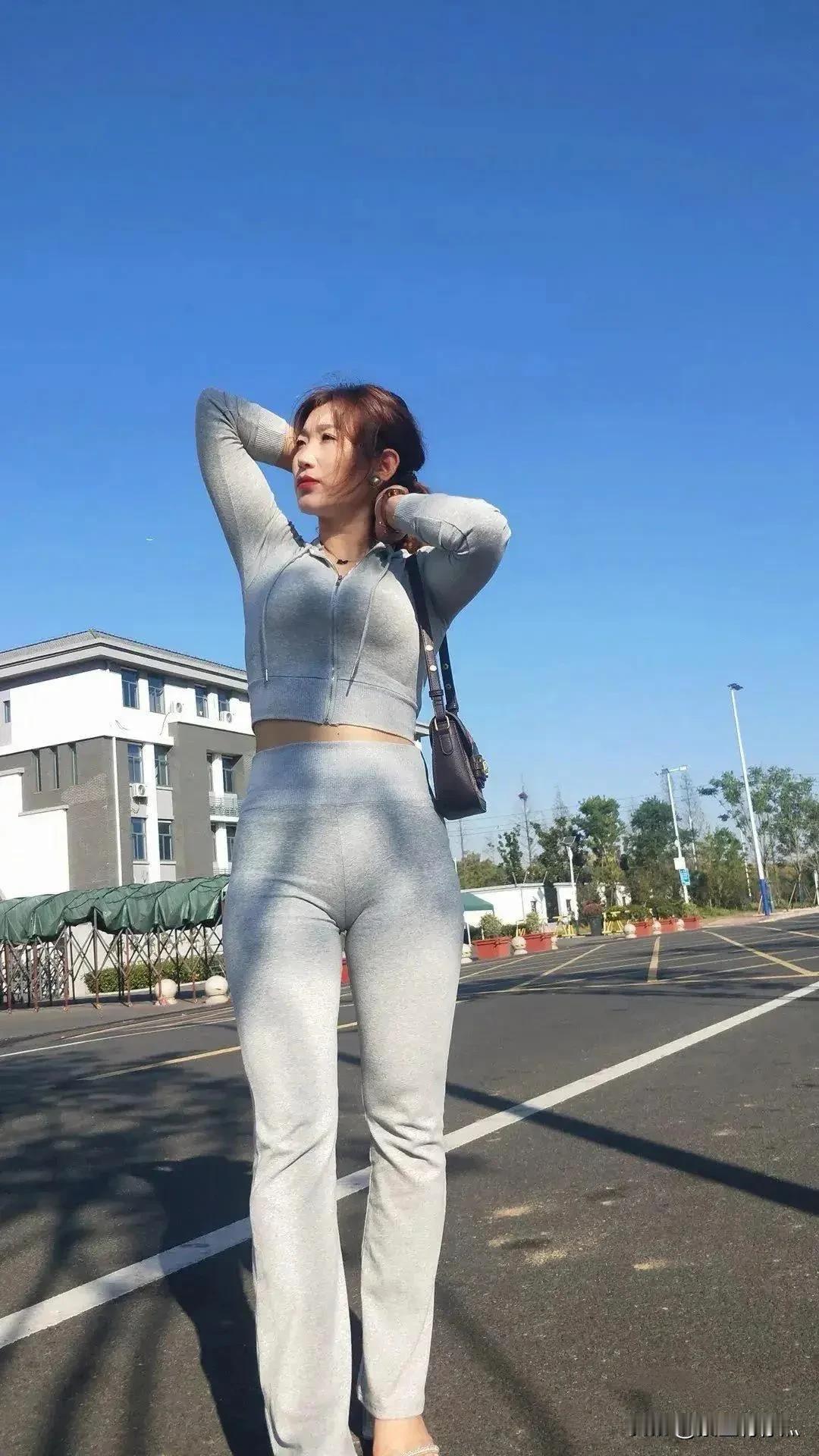 街拍，是城市的生动写照。它定格街头的精彩瞬间，呈现人们的时尚风采与生活韵味。每一