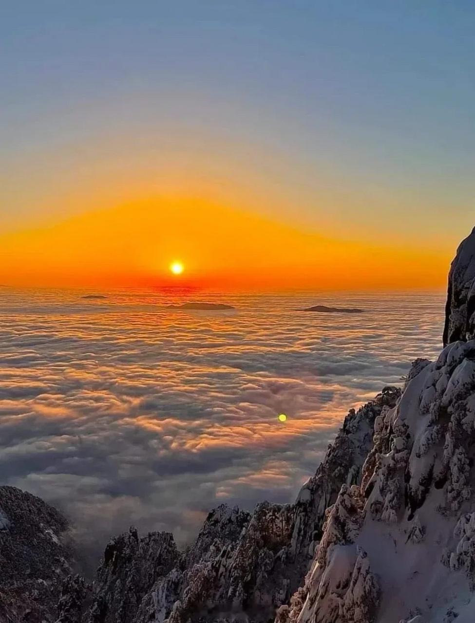 陪爬泰山男演员回应转行做纸尿裤 唯一登顶的名山就是泰山，有一年到济南参加朋友婚礼