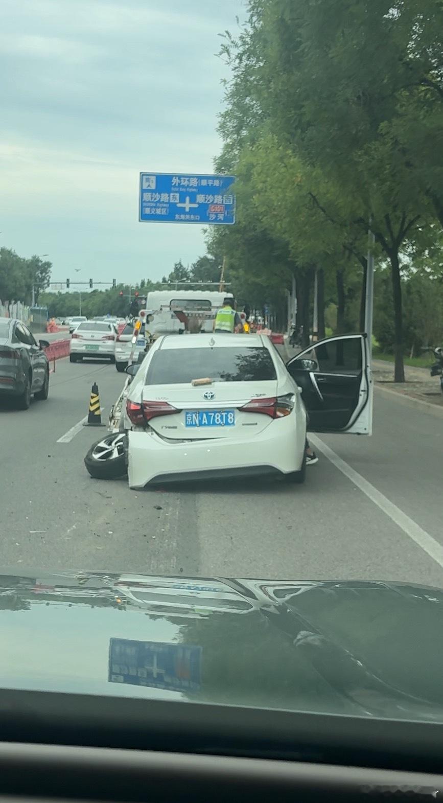 这也太严重了轮胎都掉了[衰]交通安全 ​​​
