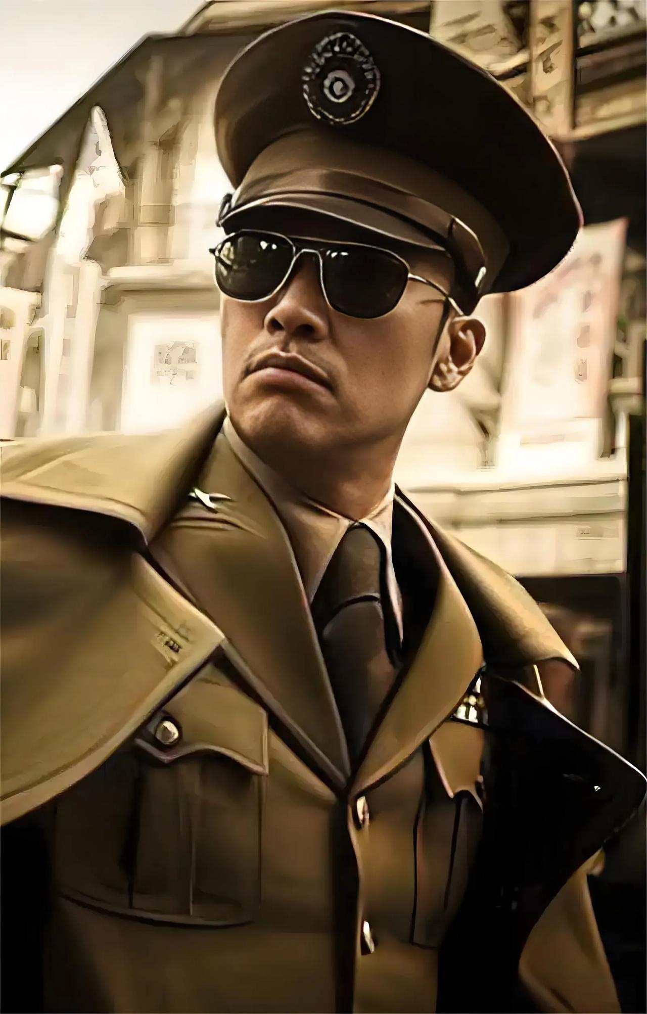 刚刚正在看一部谍战剧，忽然接到一位老朋友的电话，电话那头他啰啰嗦嗦给我讲什么现在