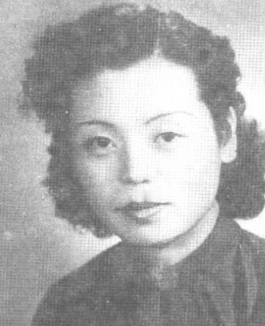 1970 年，陈独秀 58 岁的女儿陈子美身绑 5 个空油桶，带着小儿子偷渡香港