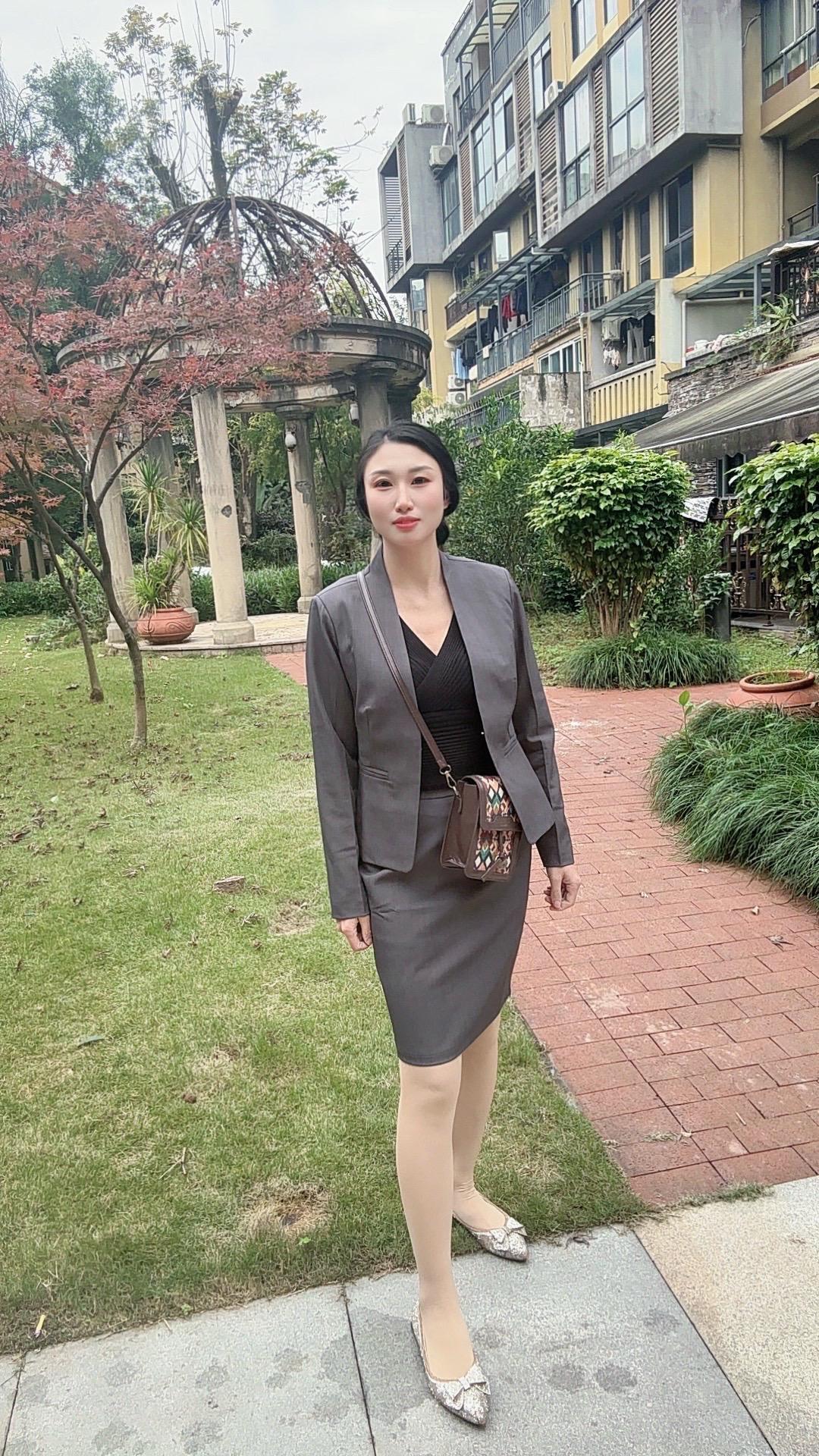 镜子照人 ，但照不了心 ，任何关系 ，值得就好…"我要上热们 穿搭 情感 情感共