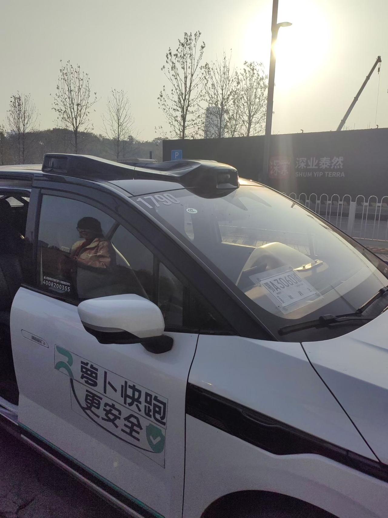 武汉萝卜快跑无人驾驶，青岛滴滴无人送货车，科技为生活带来巨大的变革，都无人了，人