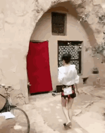 小姐姐掀开门帘的时候，我猜就有故事要发生，还有逃生通道，牛掰新娘入场门帘 入门帘