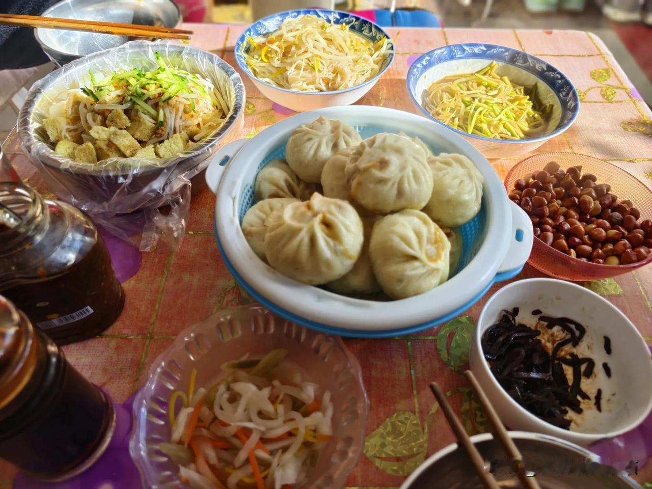 冬日生活打卡季 山西偏关小县城里，冬季烧柴火做饭才有家的味道呢！前后俩道炉子，一