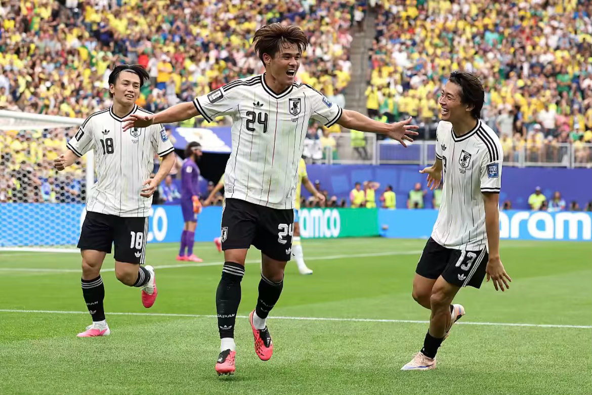 世界杯1/16决赛，巴西vs日本。半场战罢，凭借佐野海舟世界波破门，日本1-0领