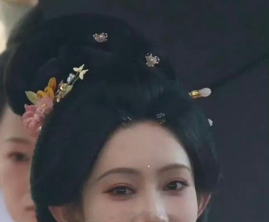 只看眼睛和发型 能看出是孟子义还是杨紫吗[疑问] ​​​