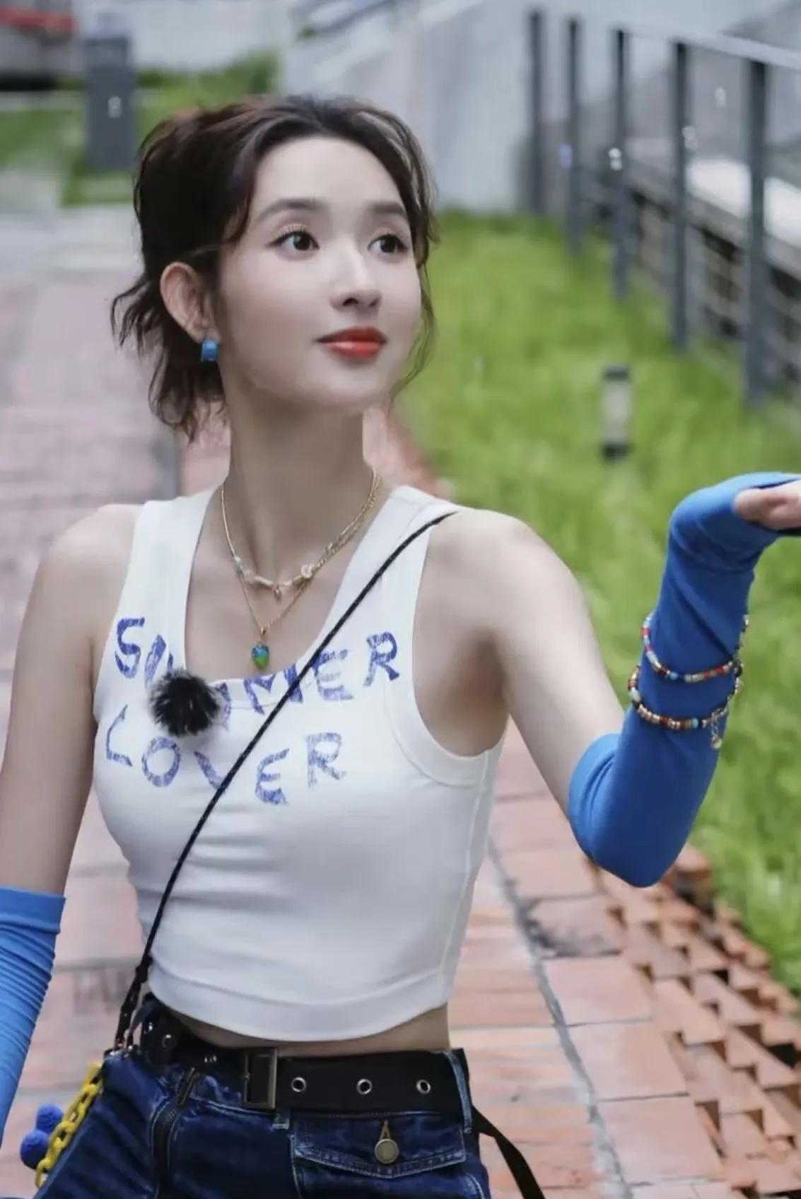 我想所谓的综艺感，就是在做综艺节目的时候，愿意投入不扭捏，与人交流显情商，做起游