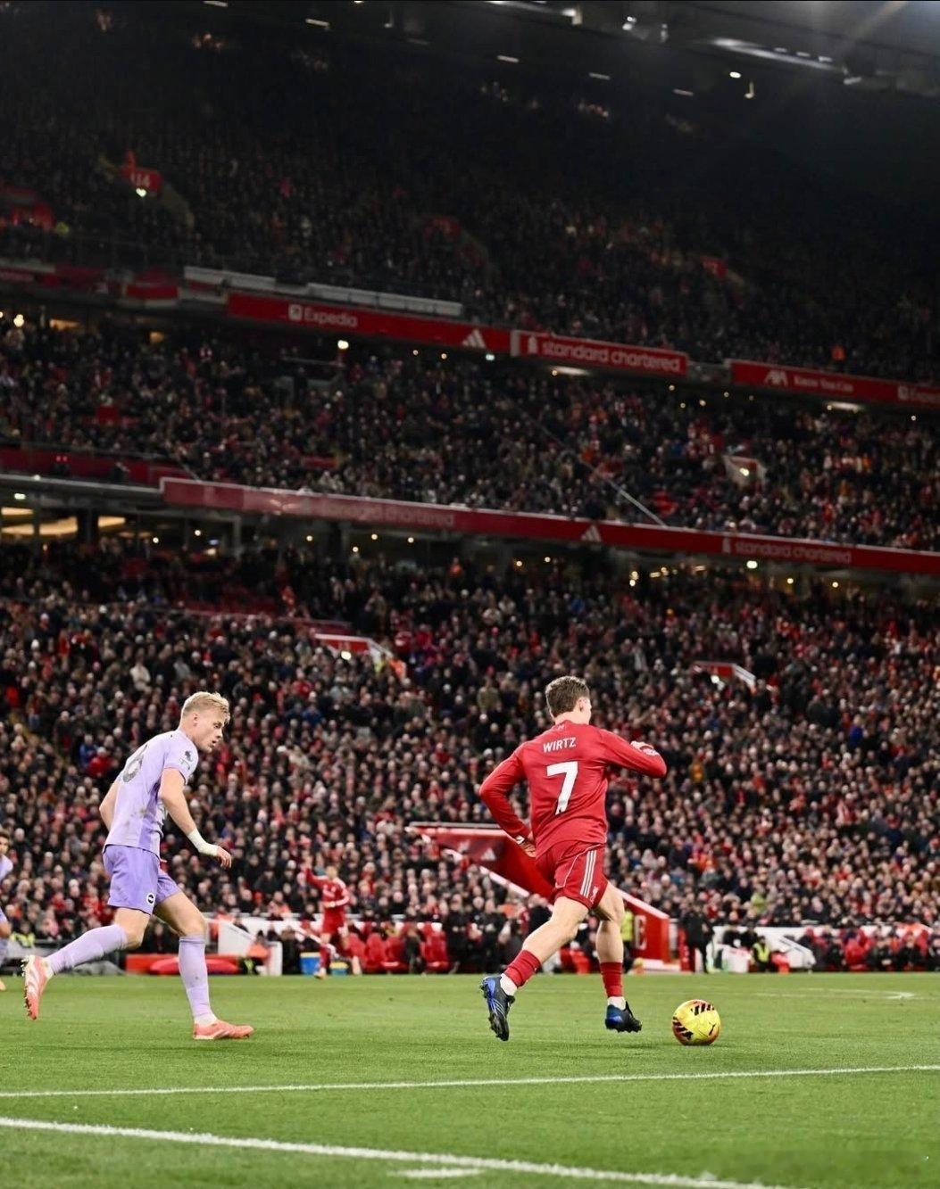 阿尔内·斯洛特评价维尔茨的进步：“他的控球方式非常从容自如。我认为他是那种不断进