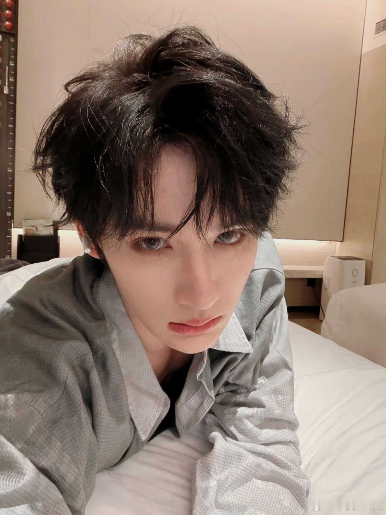 余宇涵是对1有什么执着吗 余宇涵的1属性拉满！浙江卫视春晚饭撒活动，一月份选第一