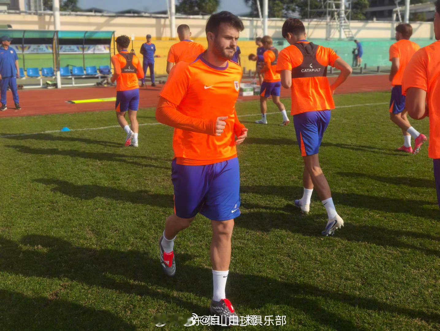 瓦科归队，开启恢复训练自由橙山东泰山