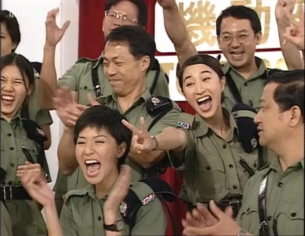 1998年香港TVB播出的《陀枪师姐》绝对是一代人的回忆！故事讲述了陈三元(滕丽