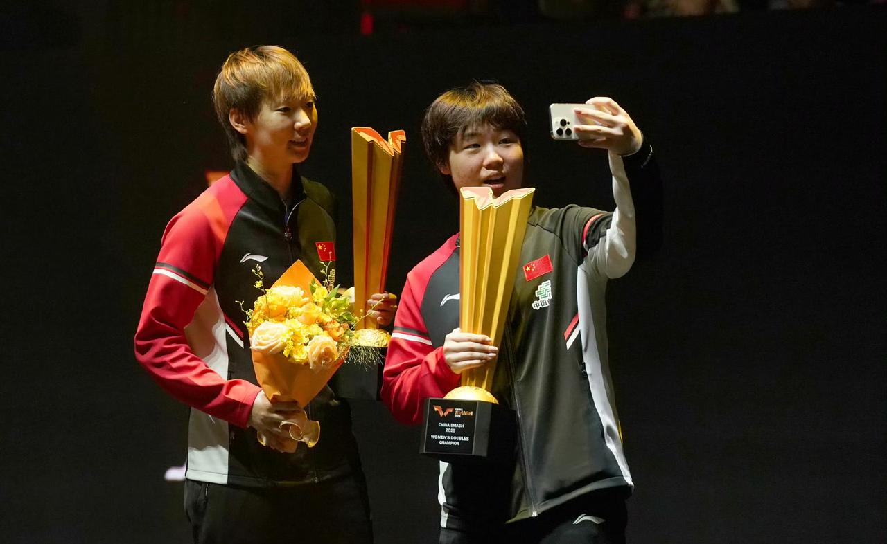王曼昱蒯曼好样的，登顶美国大满贯赛女双之巅，保住国乒荣耀，3：1击败早田希娜张本
