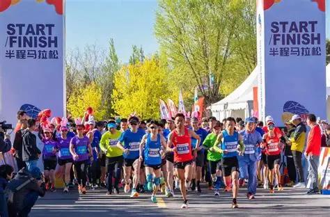 2025中国马拉松赛事蓝皮书公布，全马跑进3小时的有21997人，跑进3小时30