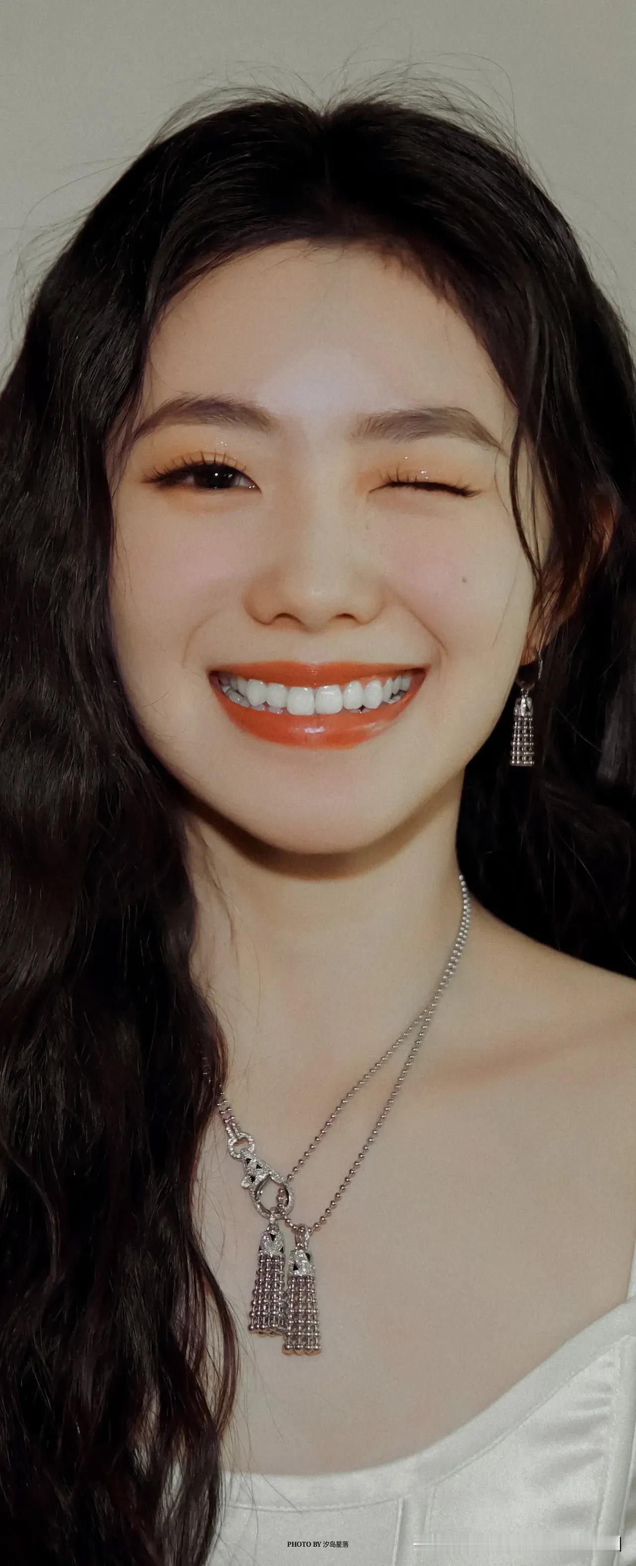 两大美女气质好，笑容甜美[比心]