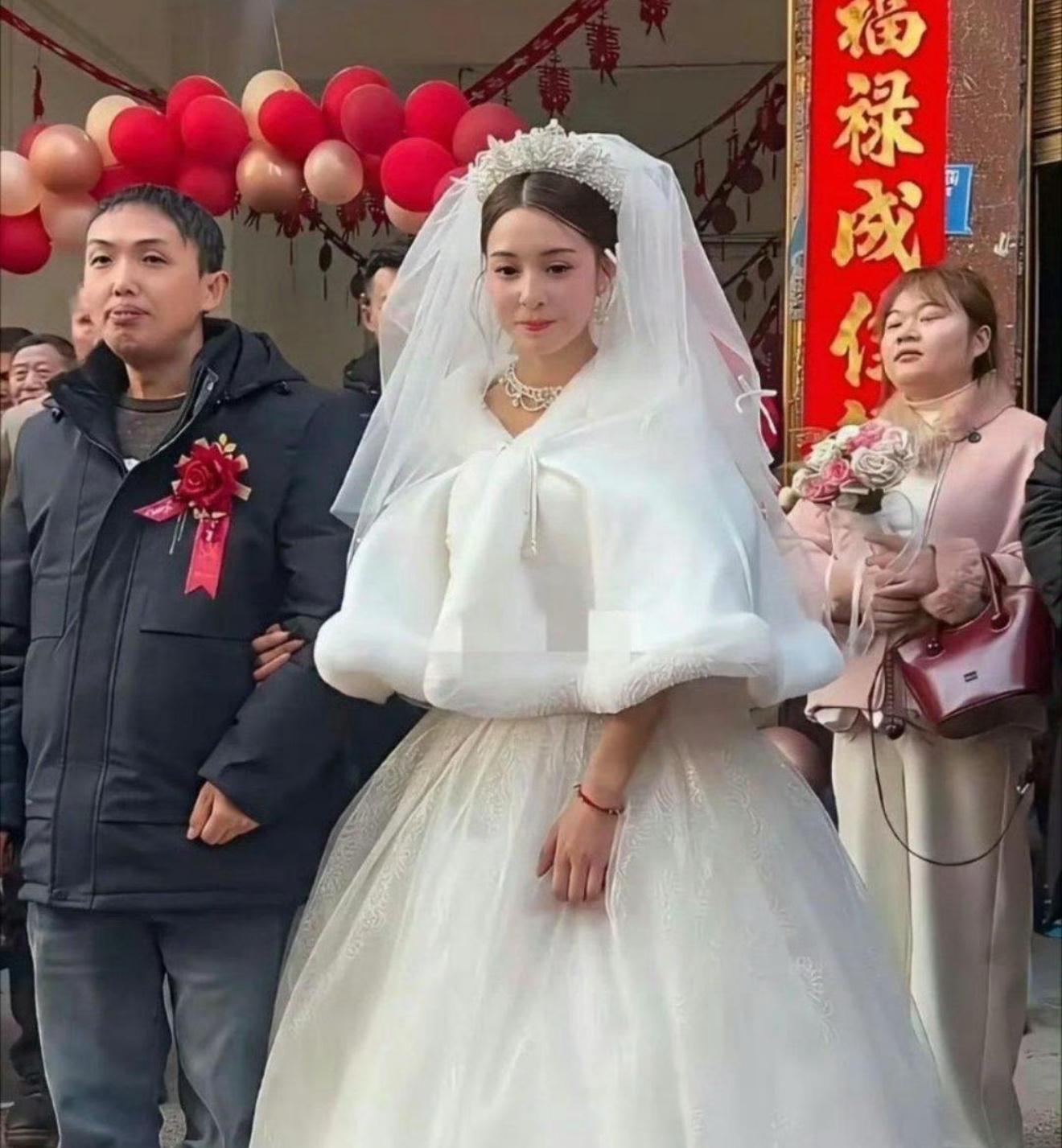 还别说这新娘真像迪丽热巴 