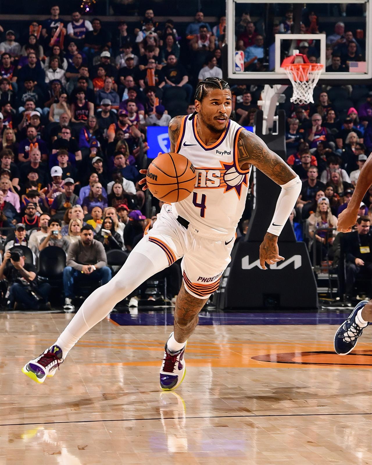 格林：首秀完美！坐等带队击落火箭！！！
布克：太阳双枪成了？没人敢轻易包夹你了吧