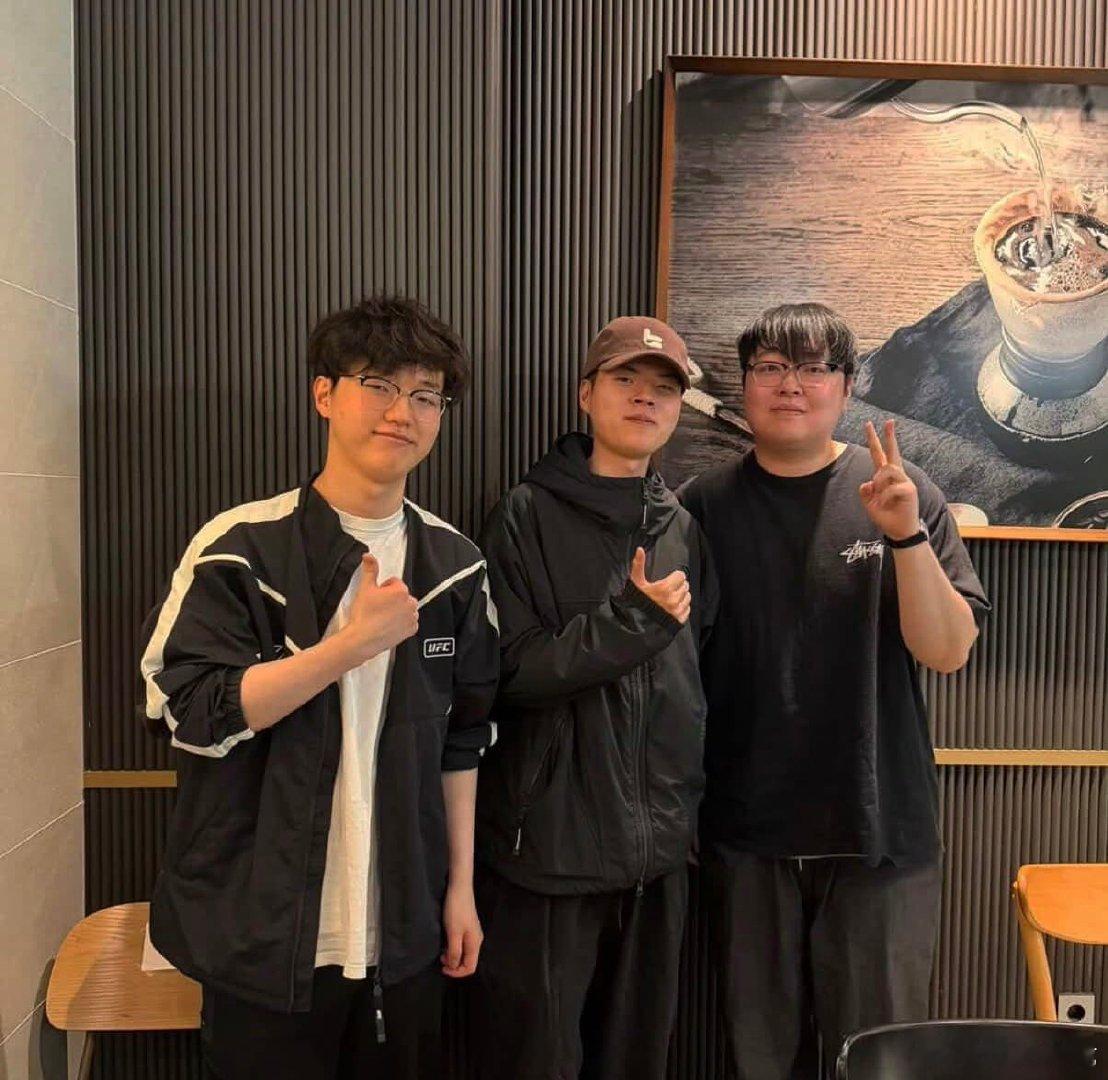 小完美去看了他的赫奎哥（Deft）捏😊lck众选手夸赞blg gala说队伍实