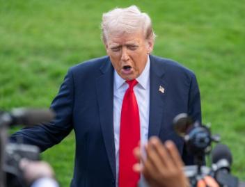 特朗普忍不住了，直接向全世界放话，美国打伊朗是自己的决定，跟以色列没有关系，内塔